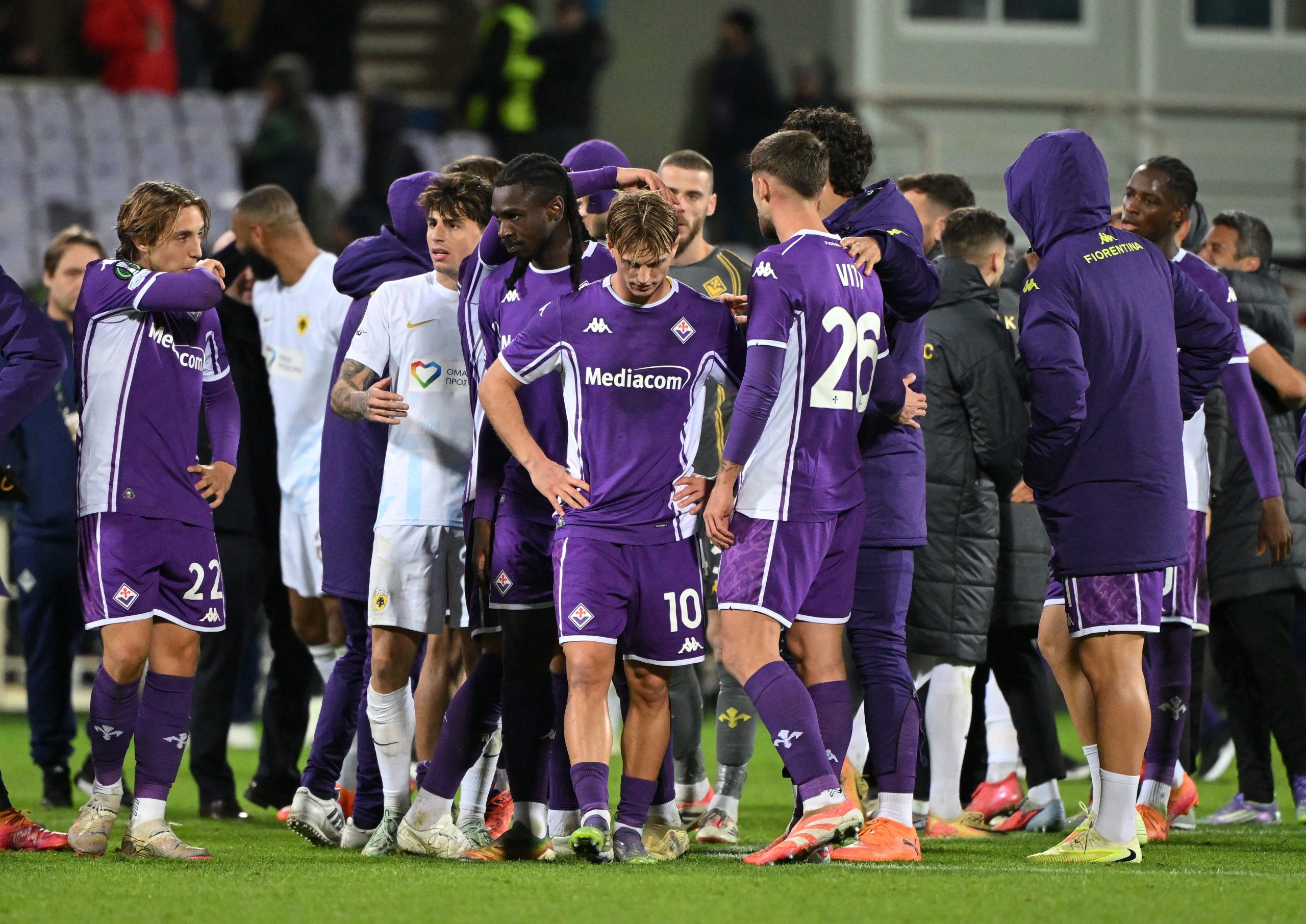 Fiorentina takes security measures after players receive threats Fiorentina takes security measures after players receive threats
