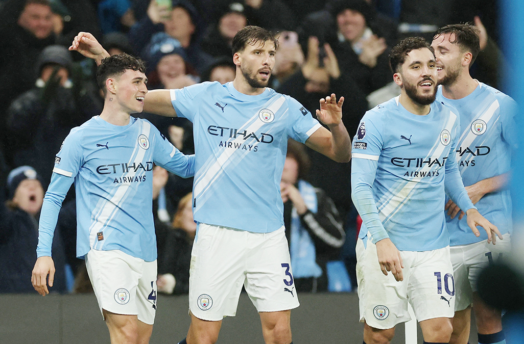 Manchester City narrow gap in table with dominant win over Sunderland Manchester City narrow gap in table with dominant win over Sunderland