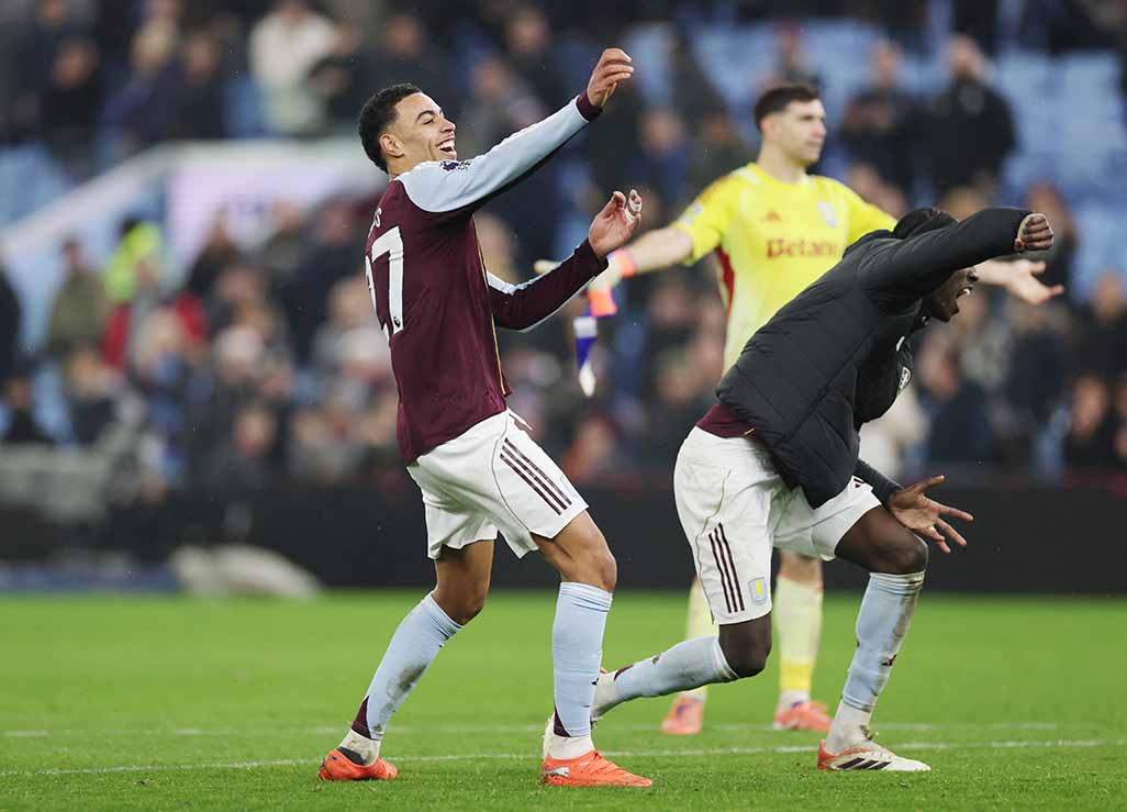 Superb Rogers double gives Aston Villa 2-1 win over Man United