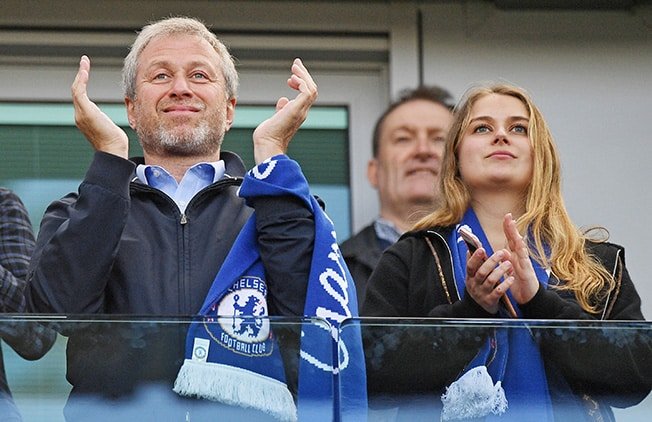 UK tells Abramovich to give Chelsea sale cash to Ukraine or face court UK tells Abramovich to give Chelsea sale cash to Ukraine or face court