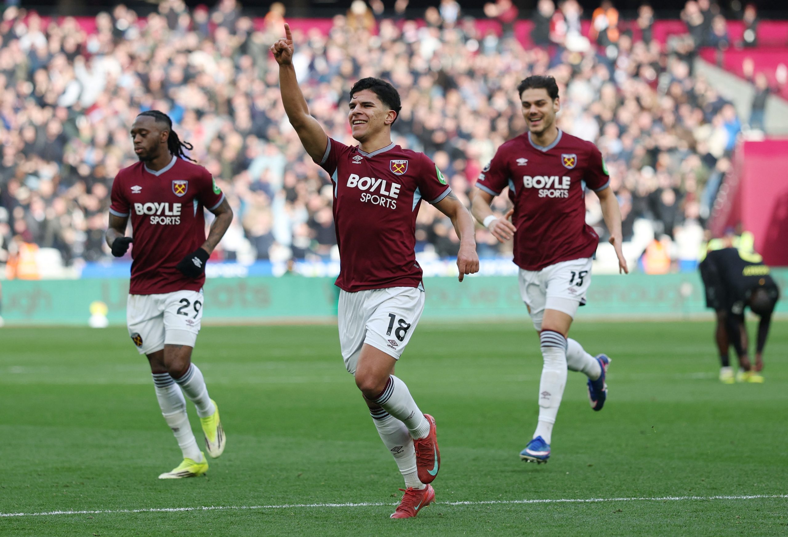 Bowen sets record as strugglers West Ham beat Sunderland 3-1