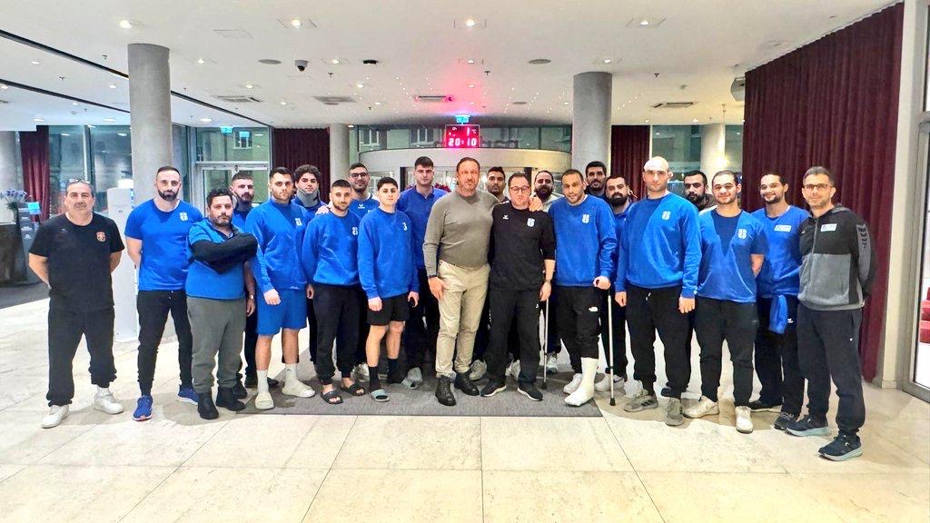 Cyprus’ honorary consul meets handball team after bus crash
