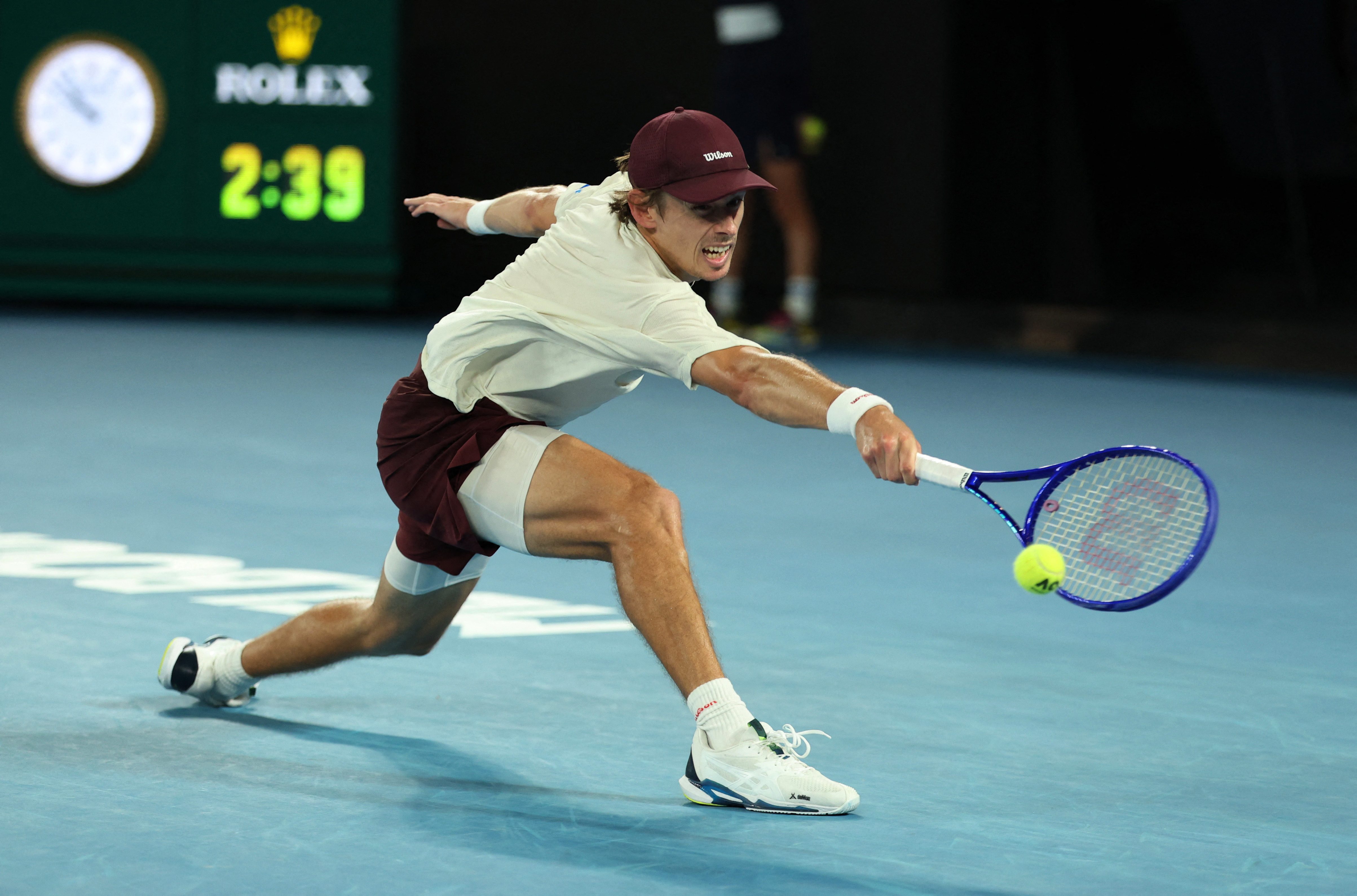 Dominant De Minaur thumps Tiafoe to make Melbourne fourth round