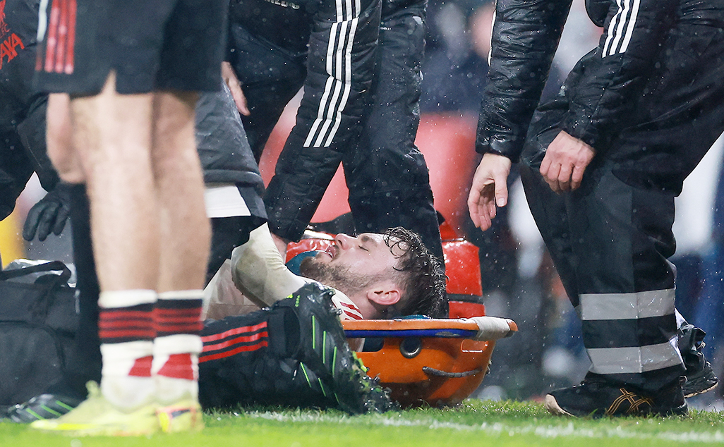 Martinelli apologises after pushing injured Bradley