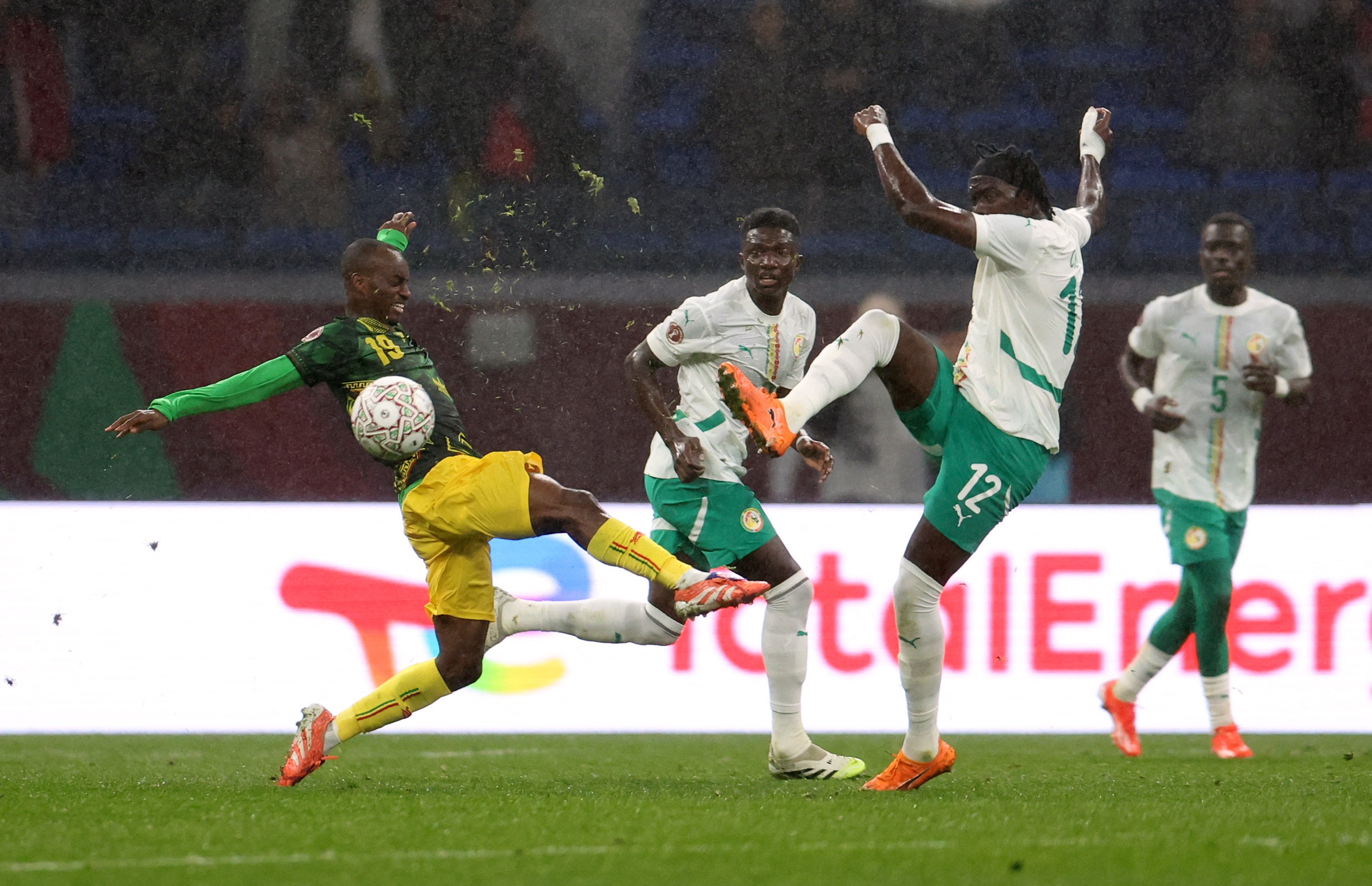 Superior Senegal advance to Cup of Nations semi-finals