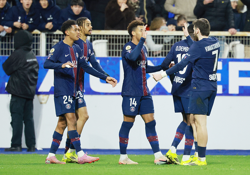 Top‑eight scramble dominates group climax