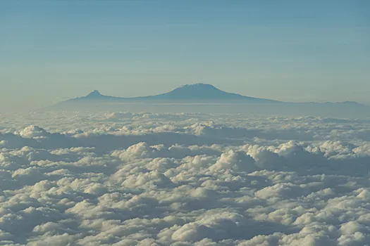 Helikopta iliyokuwa imembeba daktari na watalii imeanguka kwenye mlima Kilimanjaro nchini Tanzania