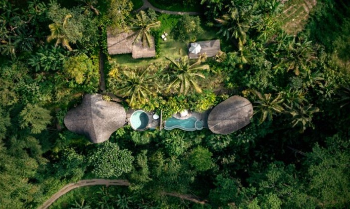 Pablo Luna Studio designed the villa as part of the Belalu Bali Boutique and Spa Experience resort. Pablo Luna Studio designed the villa as part of the Belalu Bali Boutique and Spa Experience resort.