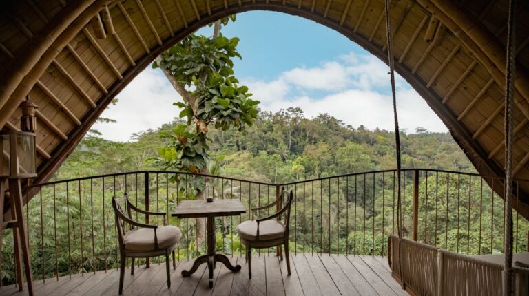 Terrace with views of the picturesque landscape (Belalu Dome Villa). Terrace with views of the picturesque landscape (Belalu Dome Villa).