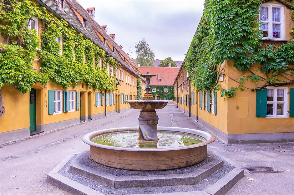 The fountain is the main historical symbol of the Fuggerei. The fountain is the main historical symbol of the Fuggerei.