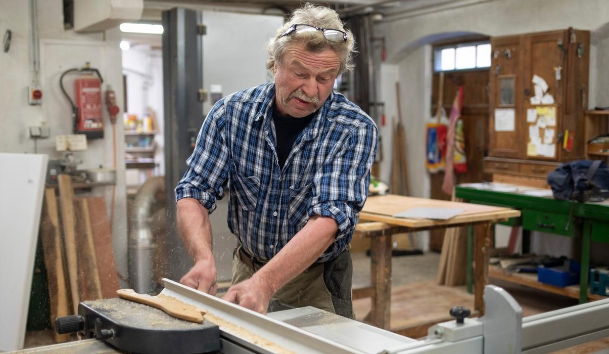 The residents themselves are responsible for the improvement of the neighborhood. The residents themselves are responsible for the improvement of the neighborhood.